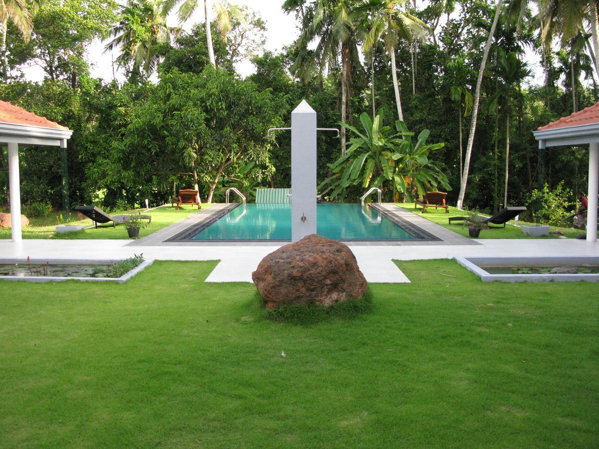 Anuhas Airport Villas Katunayaka Esterno foto