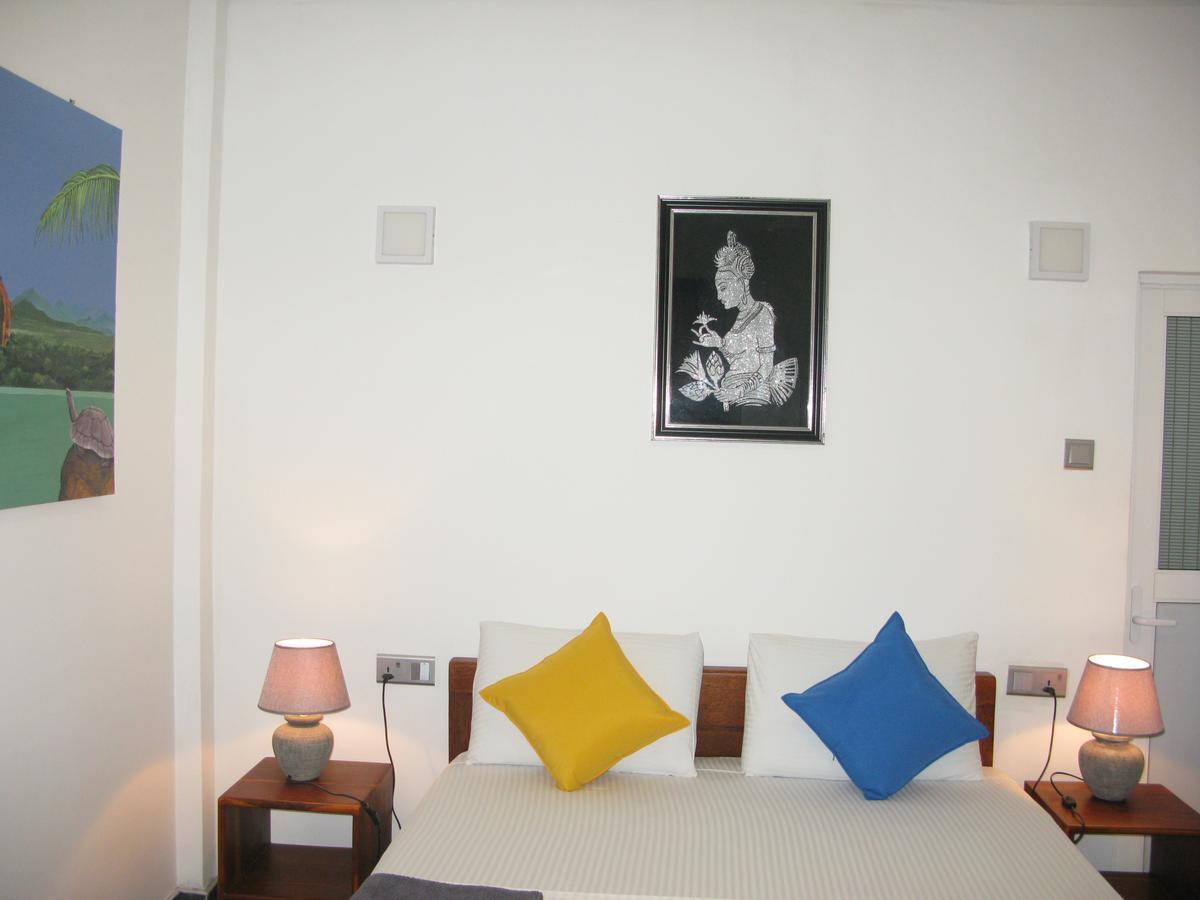 Anuhas Airport Villas Katunayaka Esterno foto